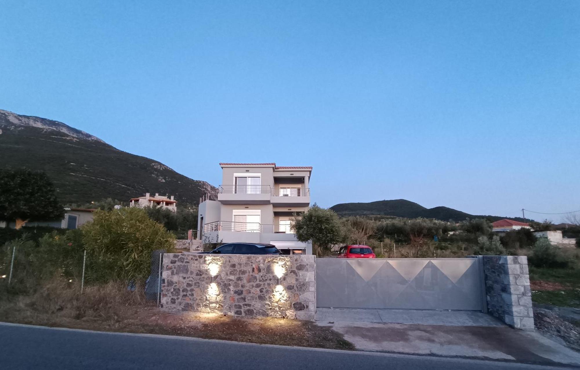 Evilenia Luxury Apartments Kalamata Dış mekan fotoğraf