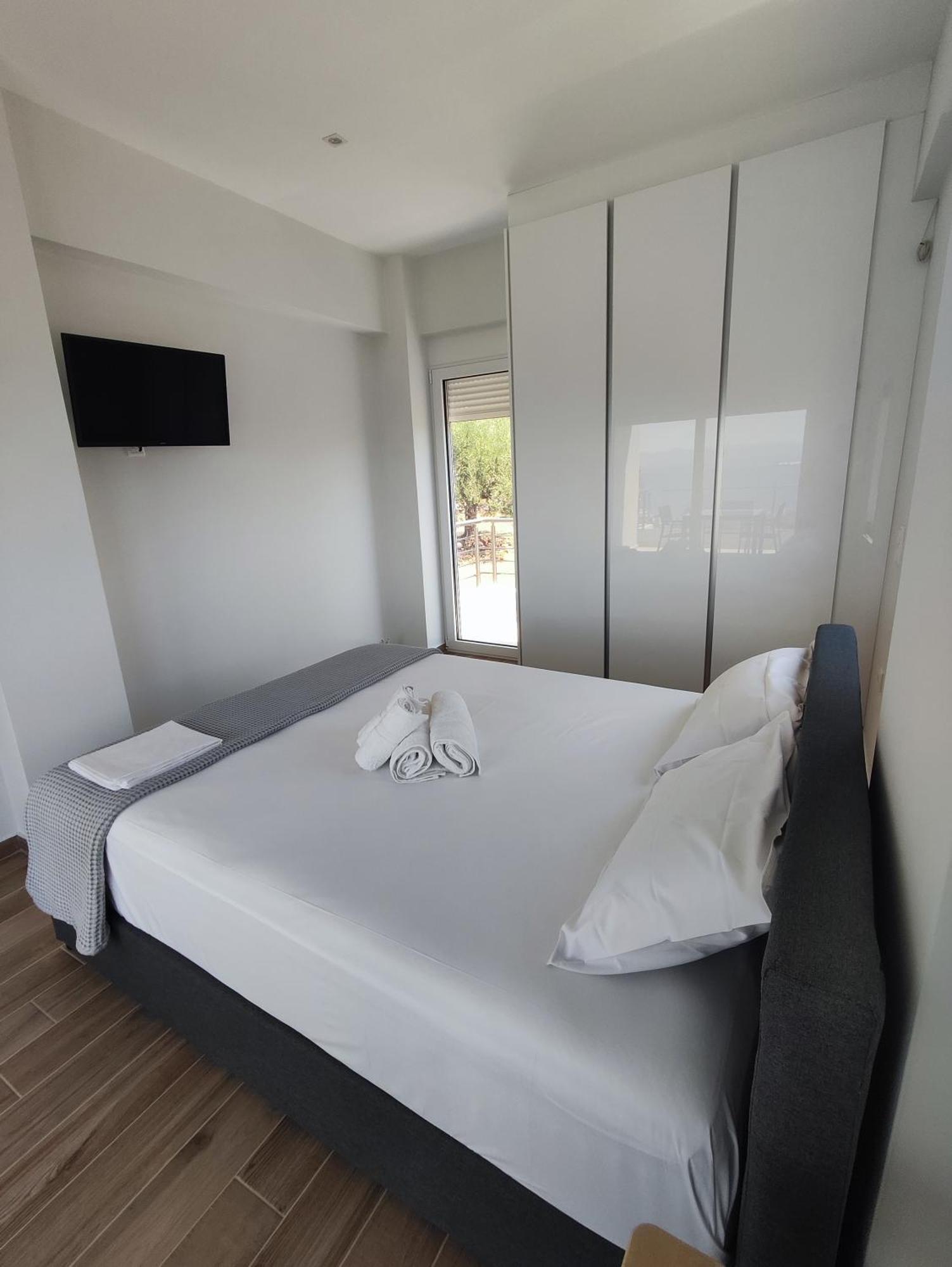 Evilenia Luxury Apartments Kalamata Dış mekan fotoğraf